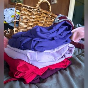 VIEW PREVIOUS LISTINGS| 4 sets of scrubs!!